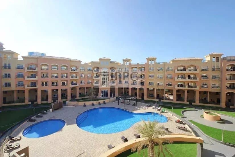 1-Bedroom Apartment with Balcony Diamond Views 3