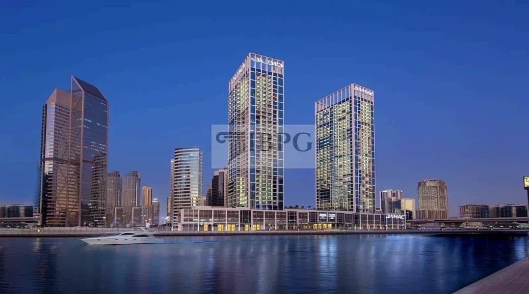Waterfront Living | High-Floor Canal Views